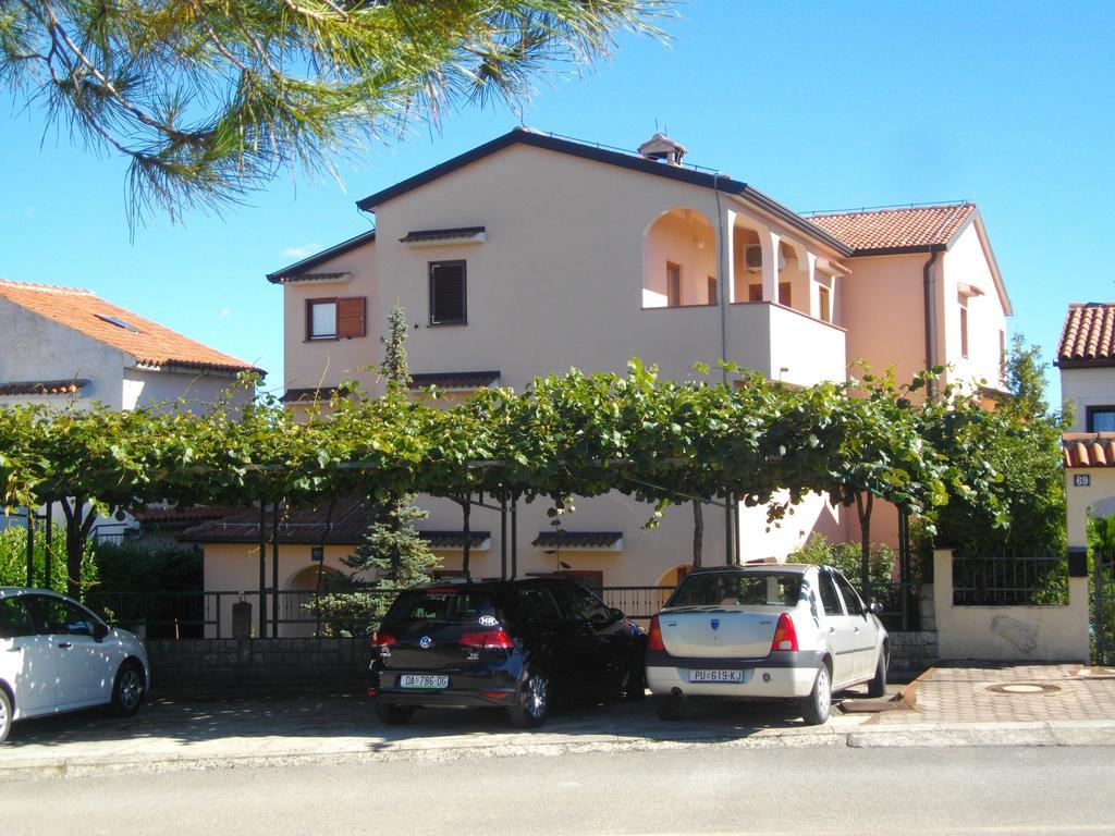 Apartments Neda - Porec South ภายนอก รูปภาพ